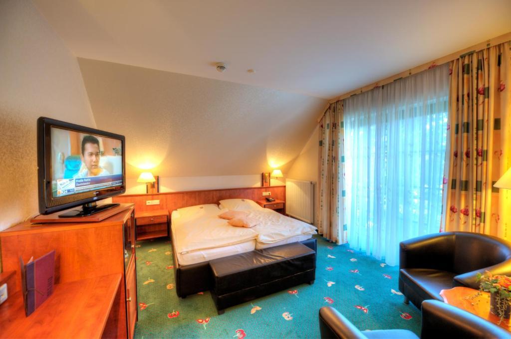 Hotel Freihof Hiddenhausen Room photo